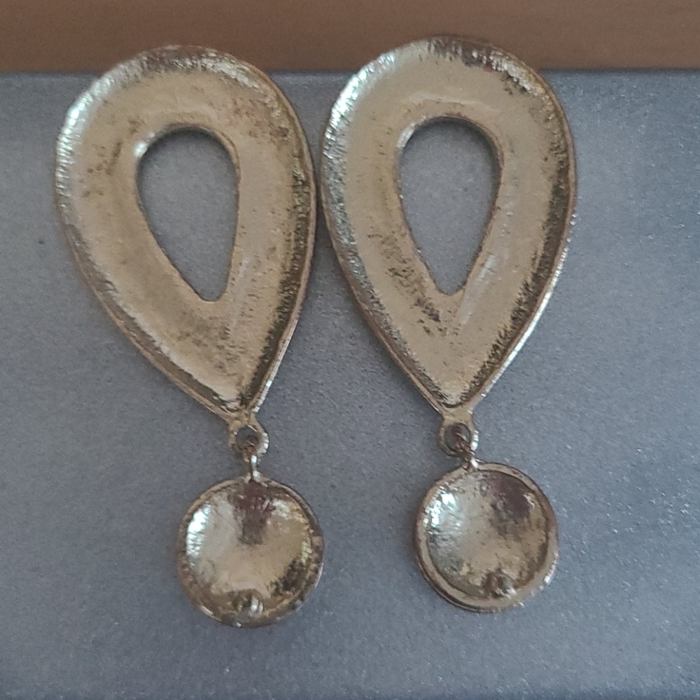 Earrings Gold Tone White Bead Teardrop Shape Statement Stud Back Wedding Party - Picture 4 of 5